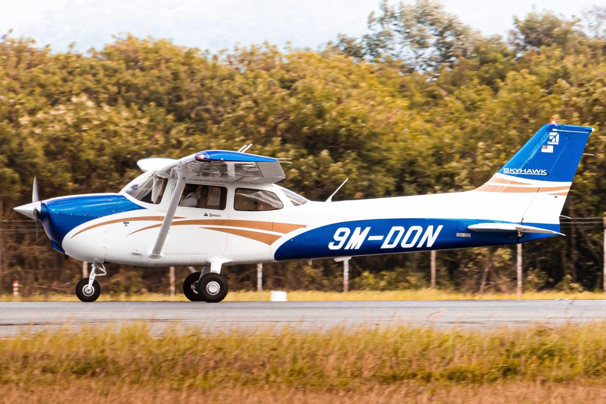 LLFA Cessna 172 9M-DON on the runway at Sultan Azlan Shah Airport