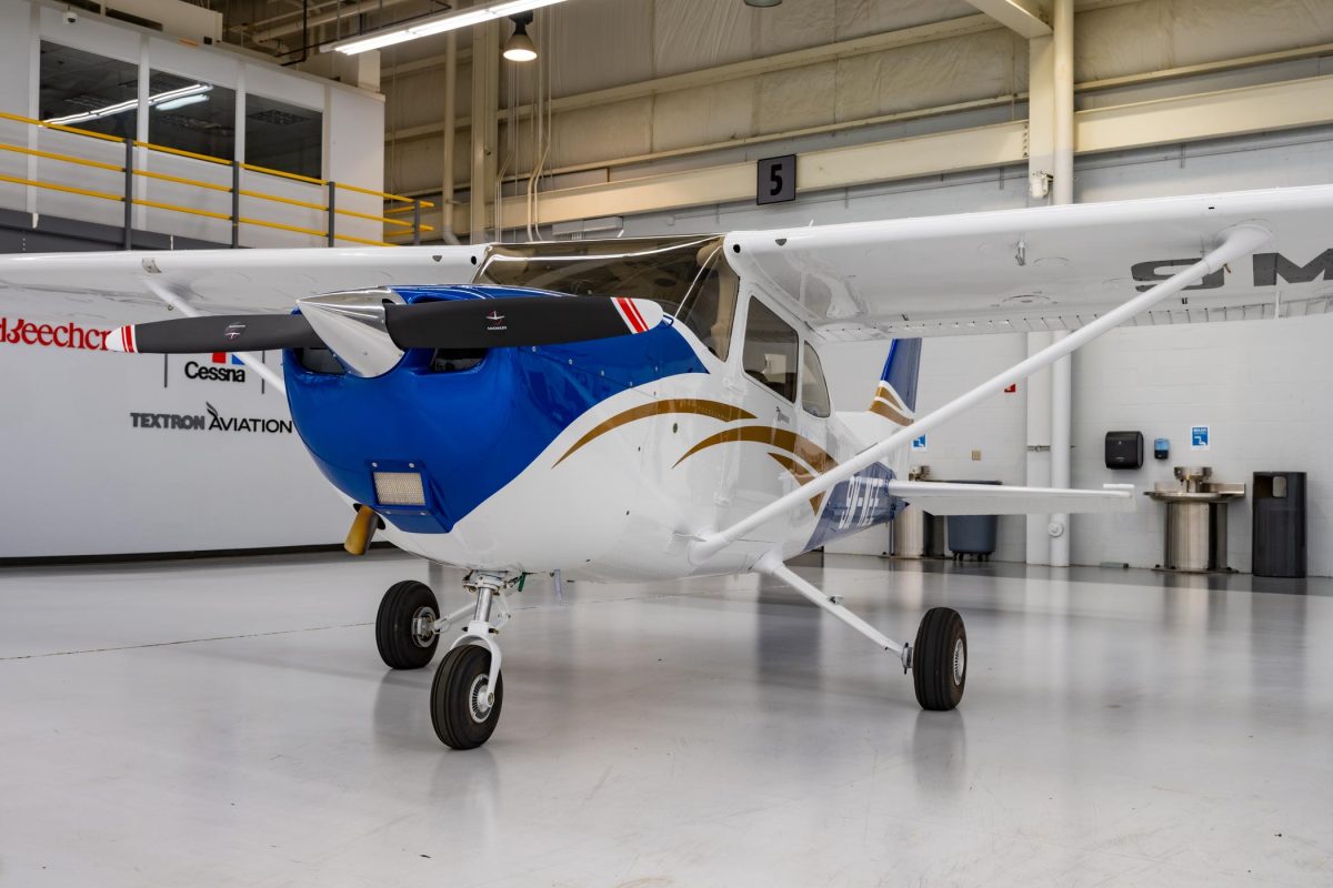 LLFA Cessna 172 9M-WEE front three-quarter view in the hangar