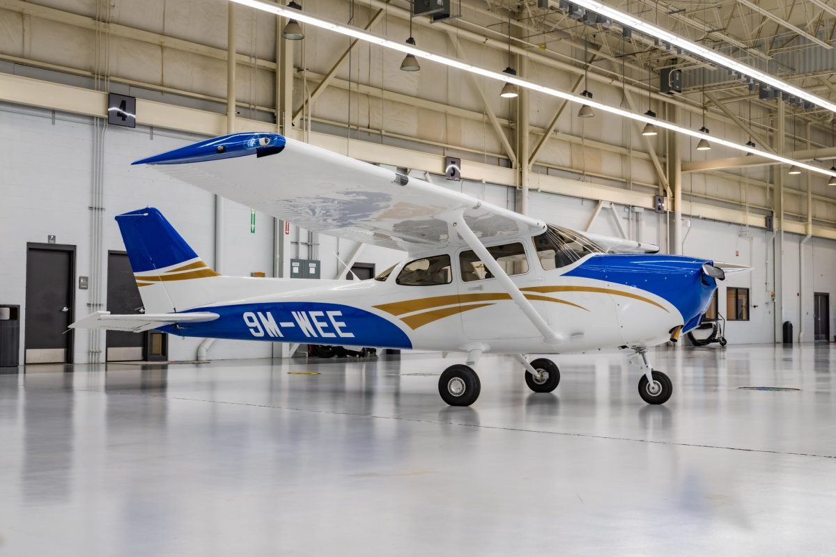 LLFA Cessna 172 9M-WEE in the hangar