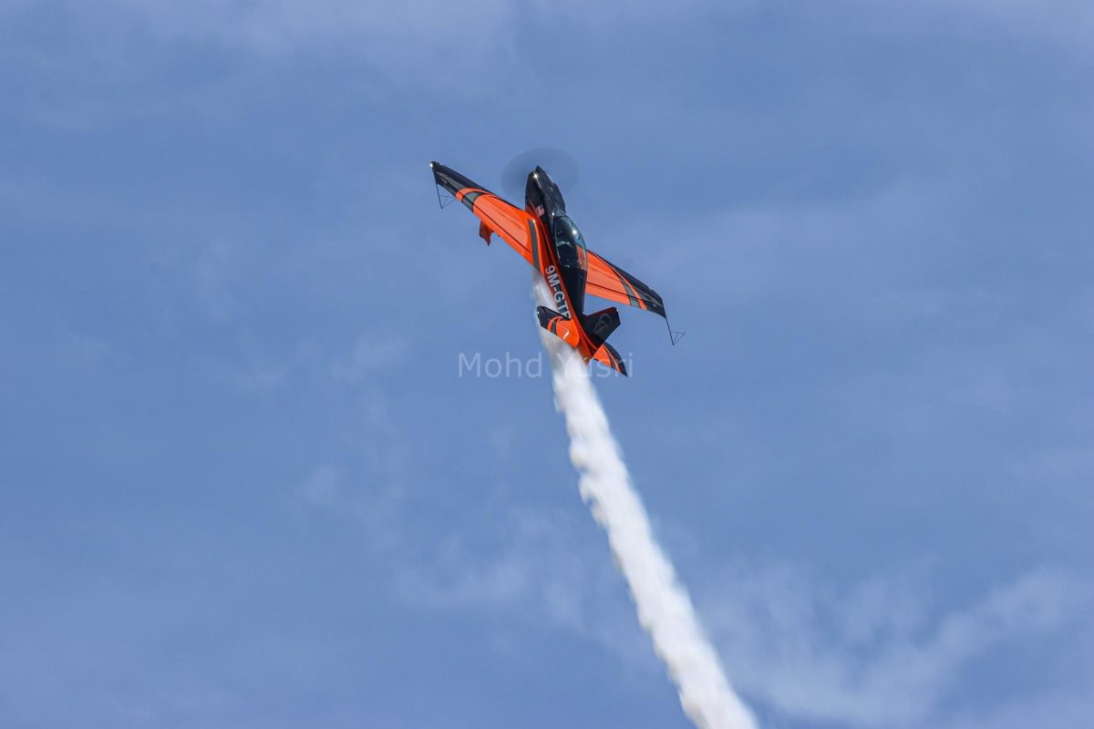 GameBird GB1 climbing with smoke during an aerobatic sequence