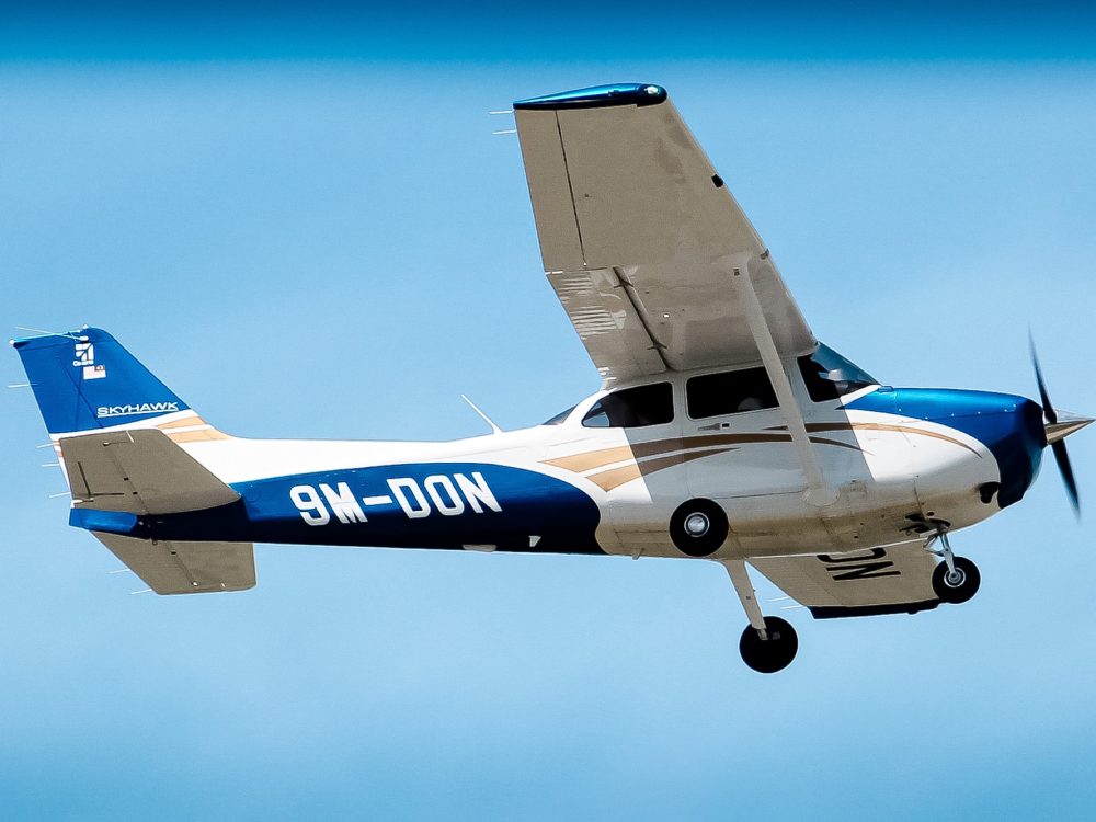 Layang Layang Flying Academy Cessna 172 9M-DON in flight